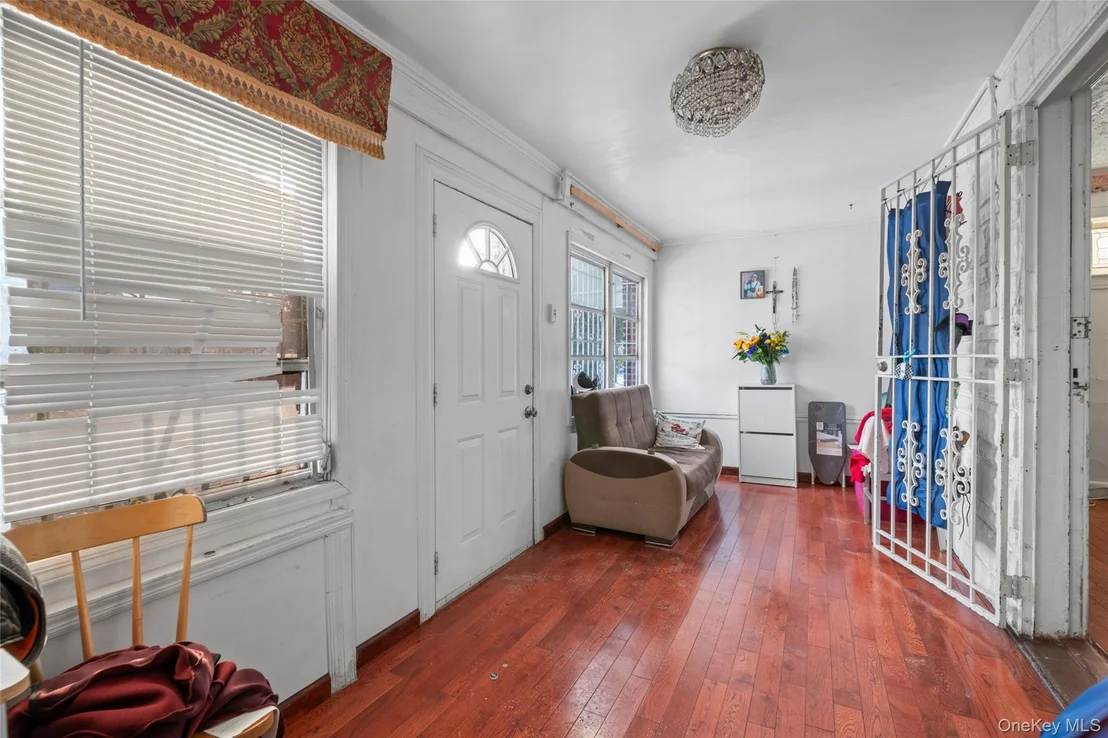 Photo of 871 Linden Boulevard