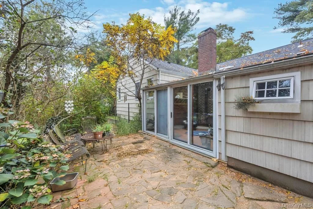 Photo of 89 Van Brunt Manor Road