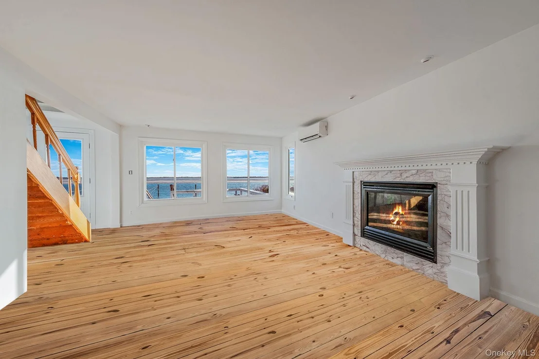 Photo of 116 Oak Beach Road