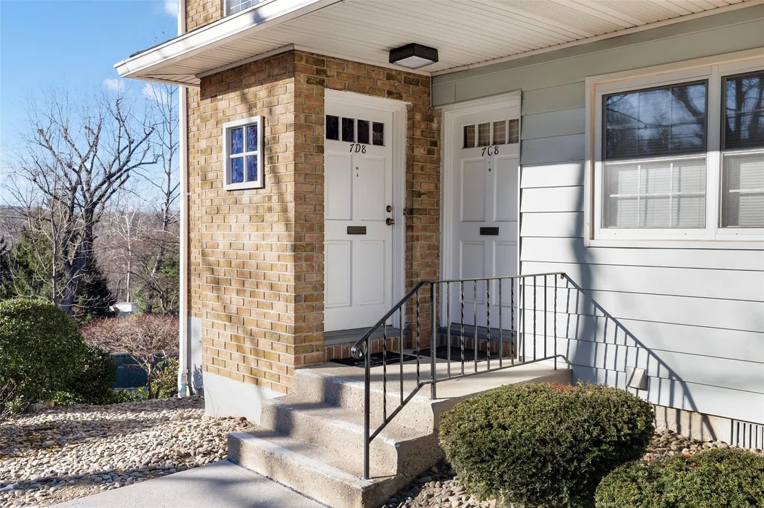 Photo of Unit 7D8 at 1840 Crompond Road