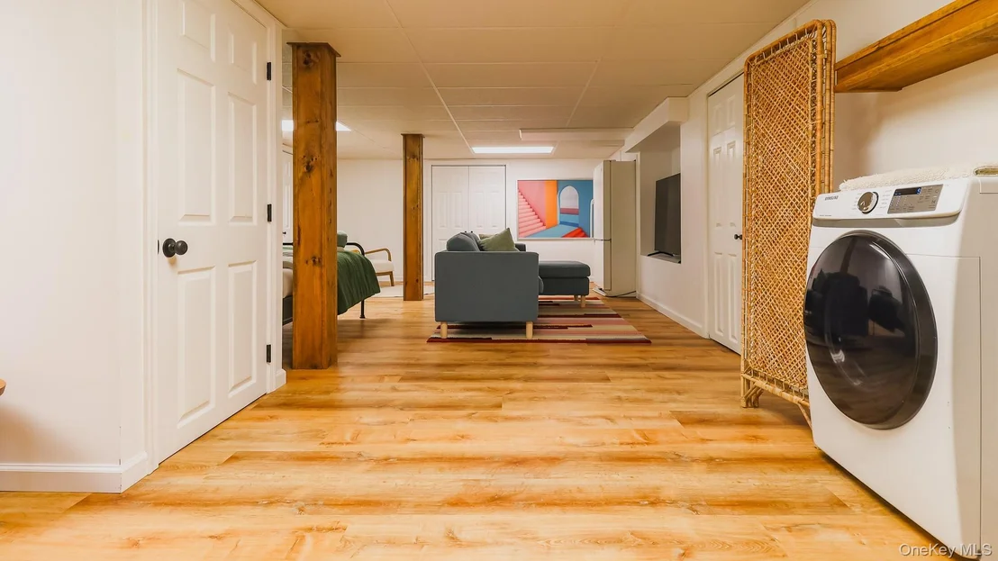 Photo of 1289 Plank Road