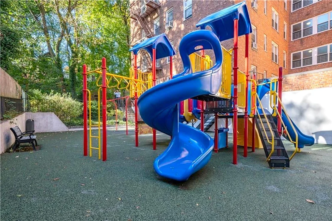 Photo of Unit 3F at 247 Parkview Avenue