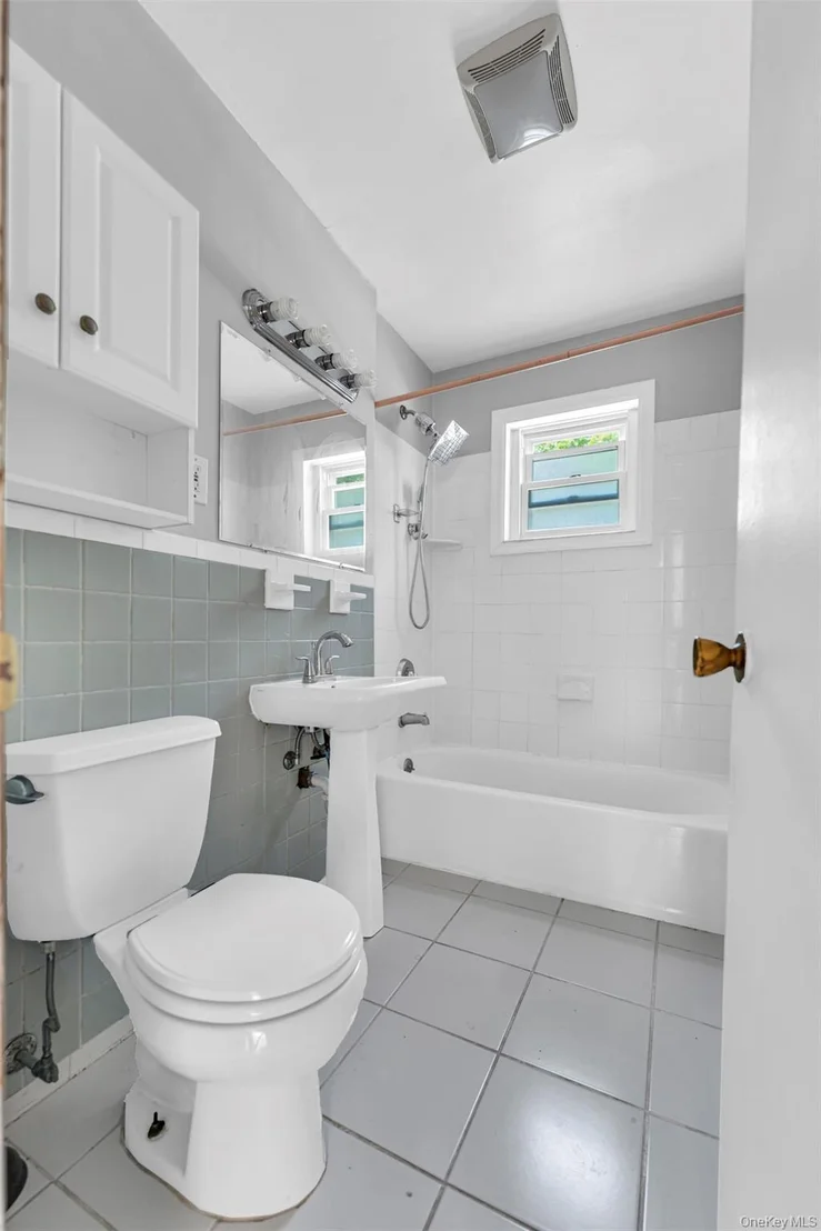 Photo of Unit F9 at 1879 Crompond Road