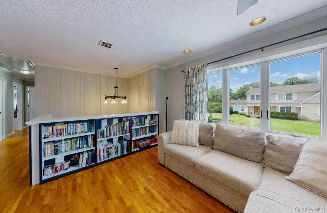 Photo of 44 Roe Avenue