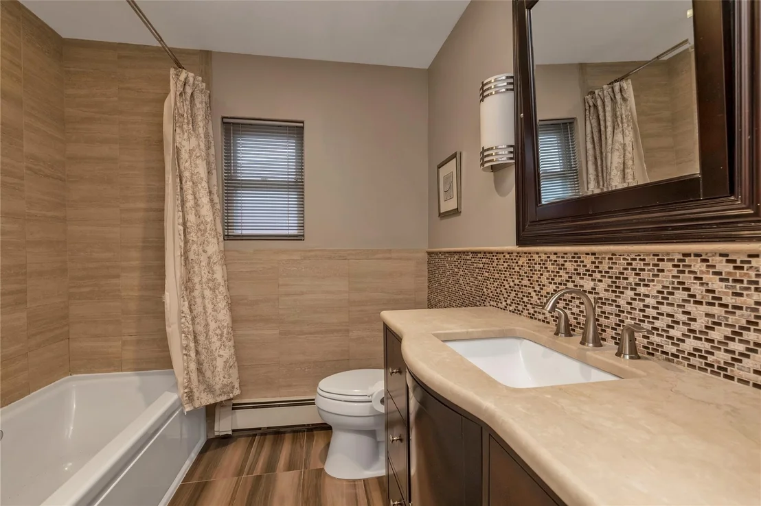 Photo of 355 Divot Road