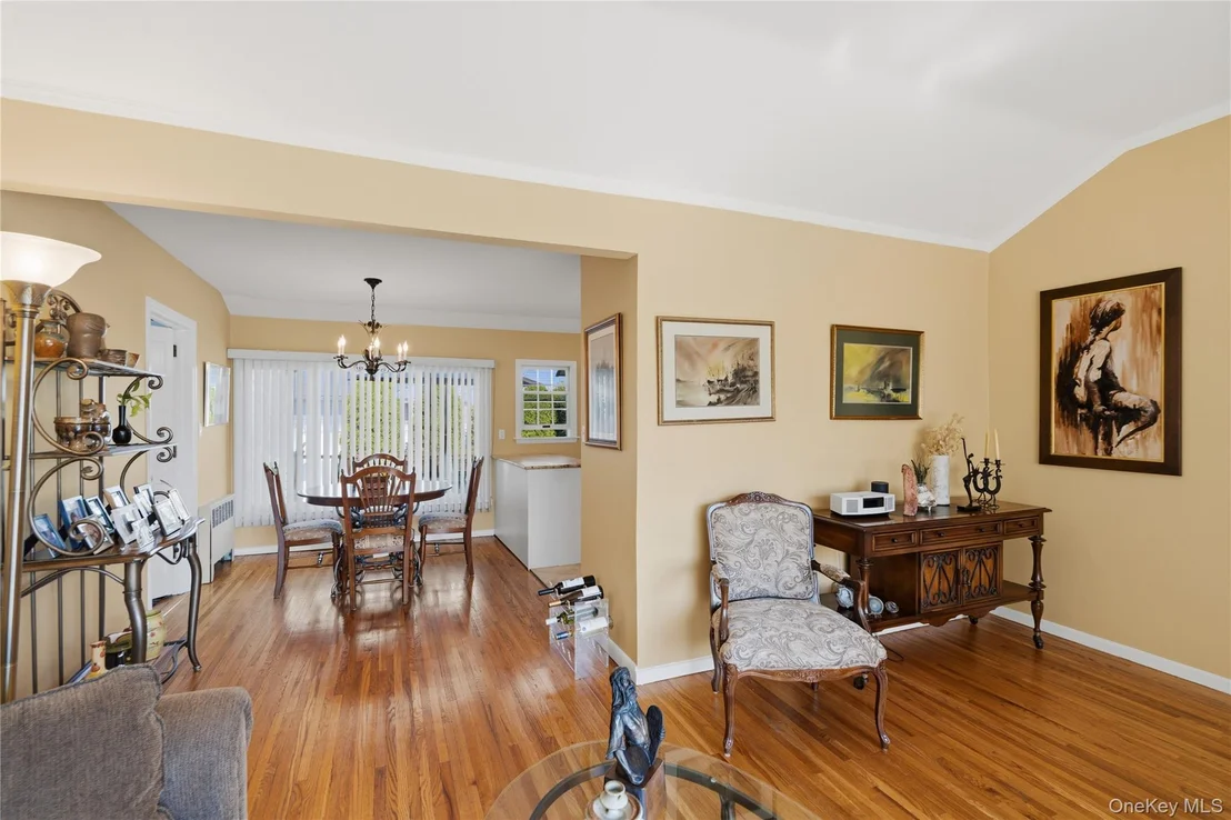 Photo of 895 Iris Drive