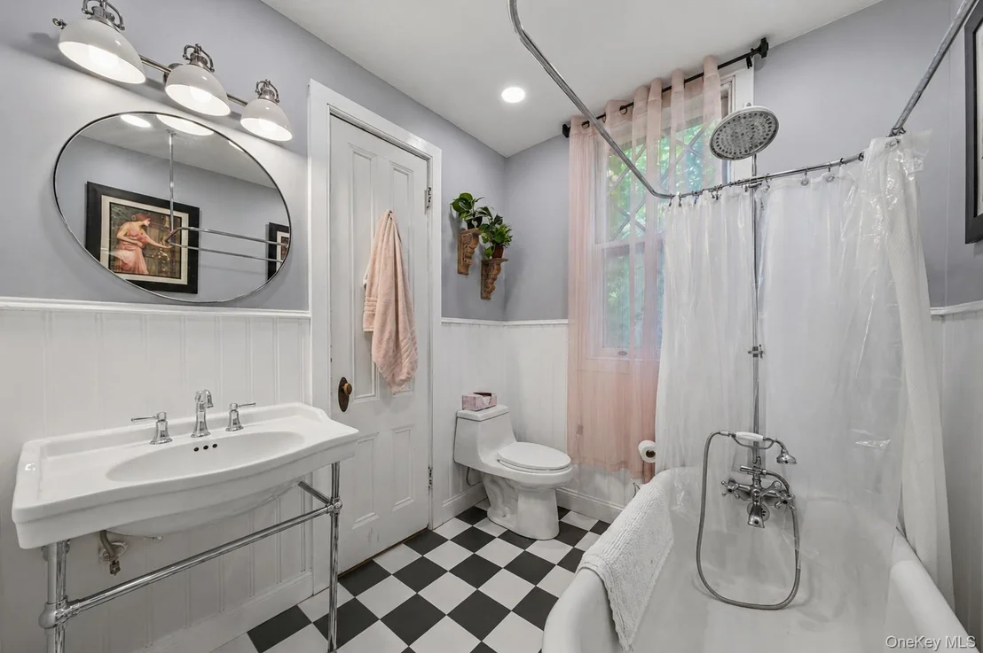 Photo of 83 Hooker Avenue