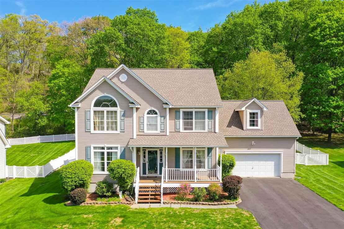 Photo of 7 Coachlight Drive