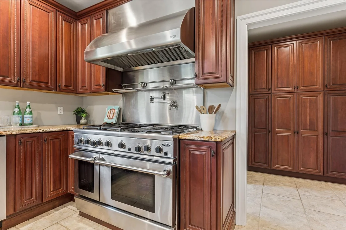 Photo of 1465 Ackerly Pond Lane