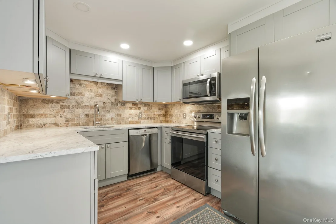 Photo of 102 Rinaldi Boulevard