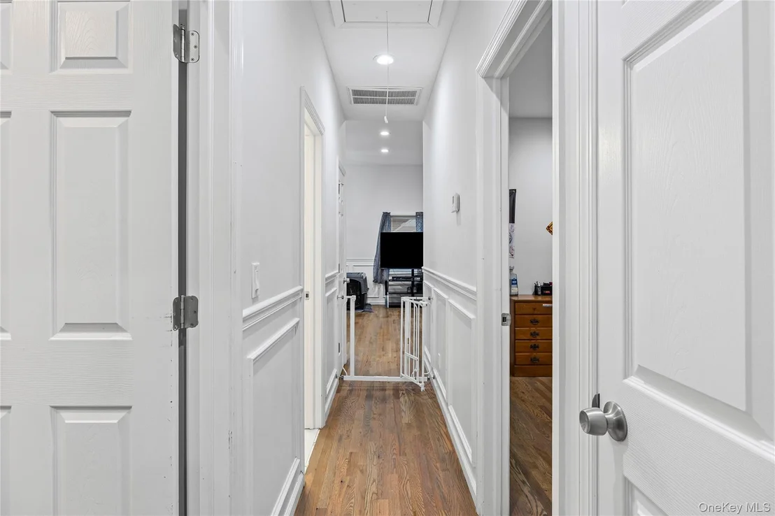 Photo of 20 Cedar Road E