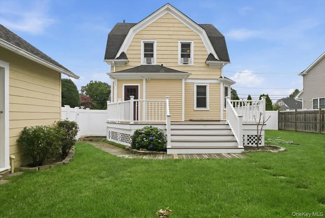 Photo of 991 Cottage Place