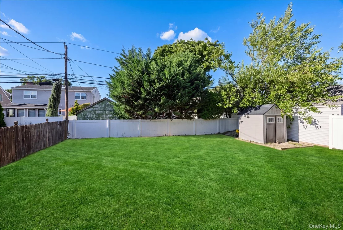 Photo of 843 Jerusalem Avenue