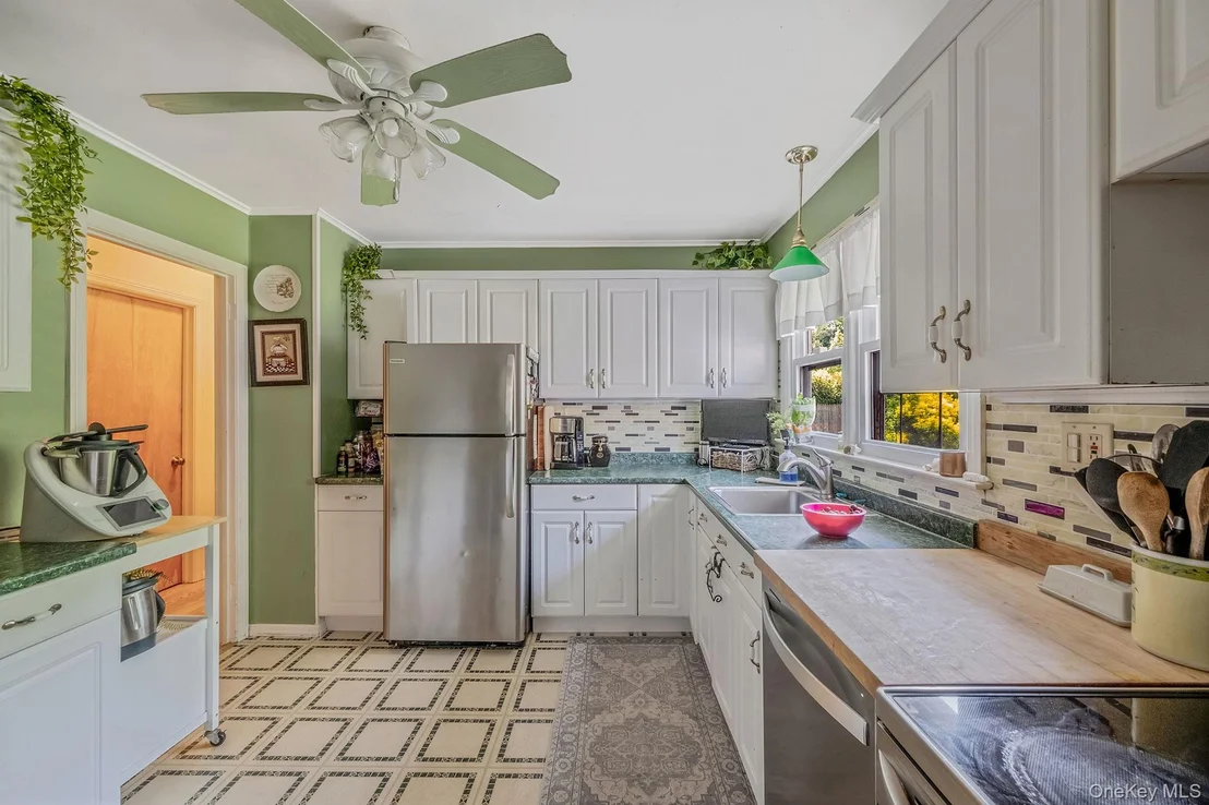 Photo of 891 Pondview Road