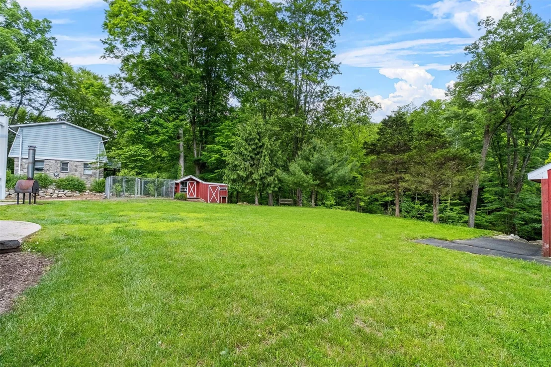 Photo of 440 Sprout Brook Road
