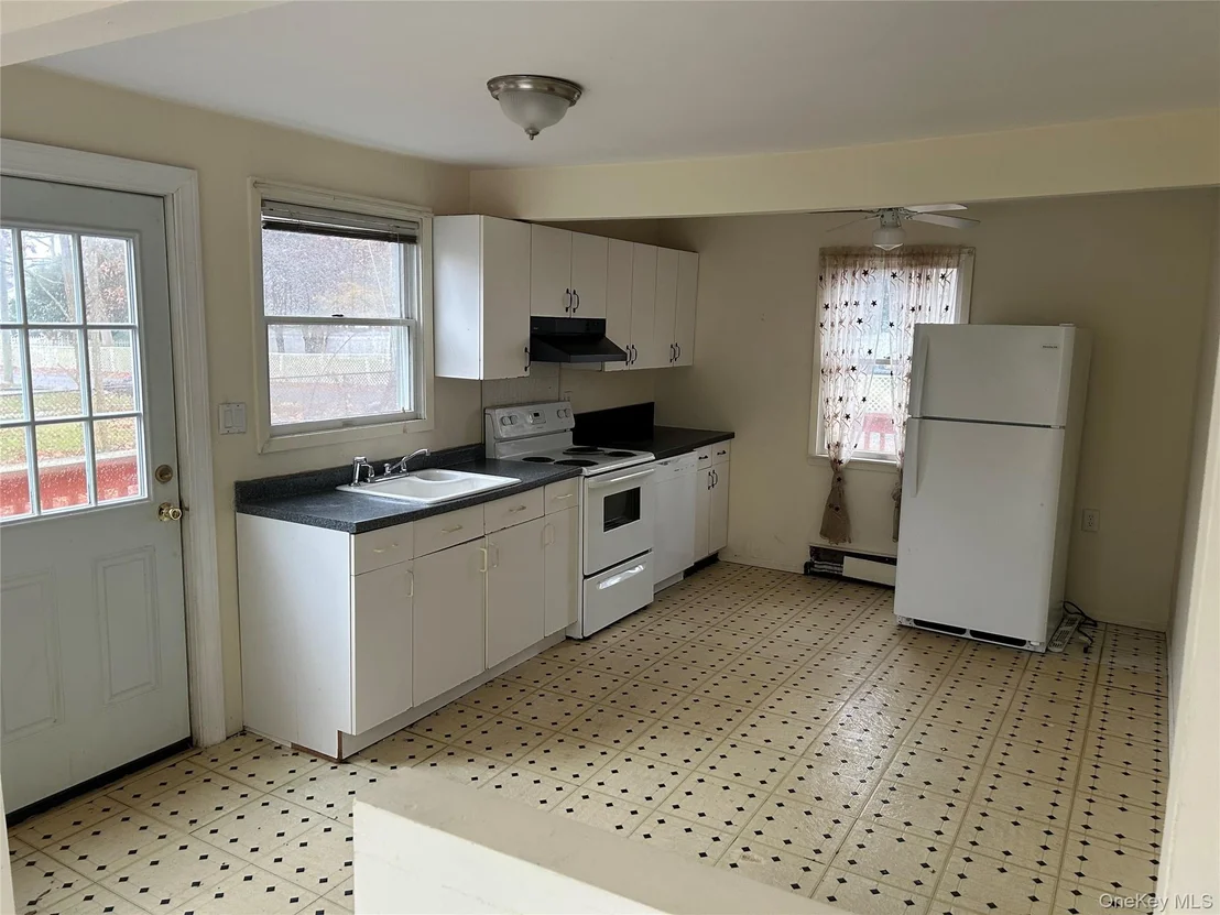Photo of 155 Dahlia Drive