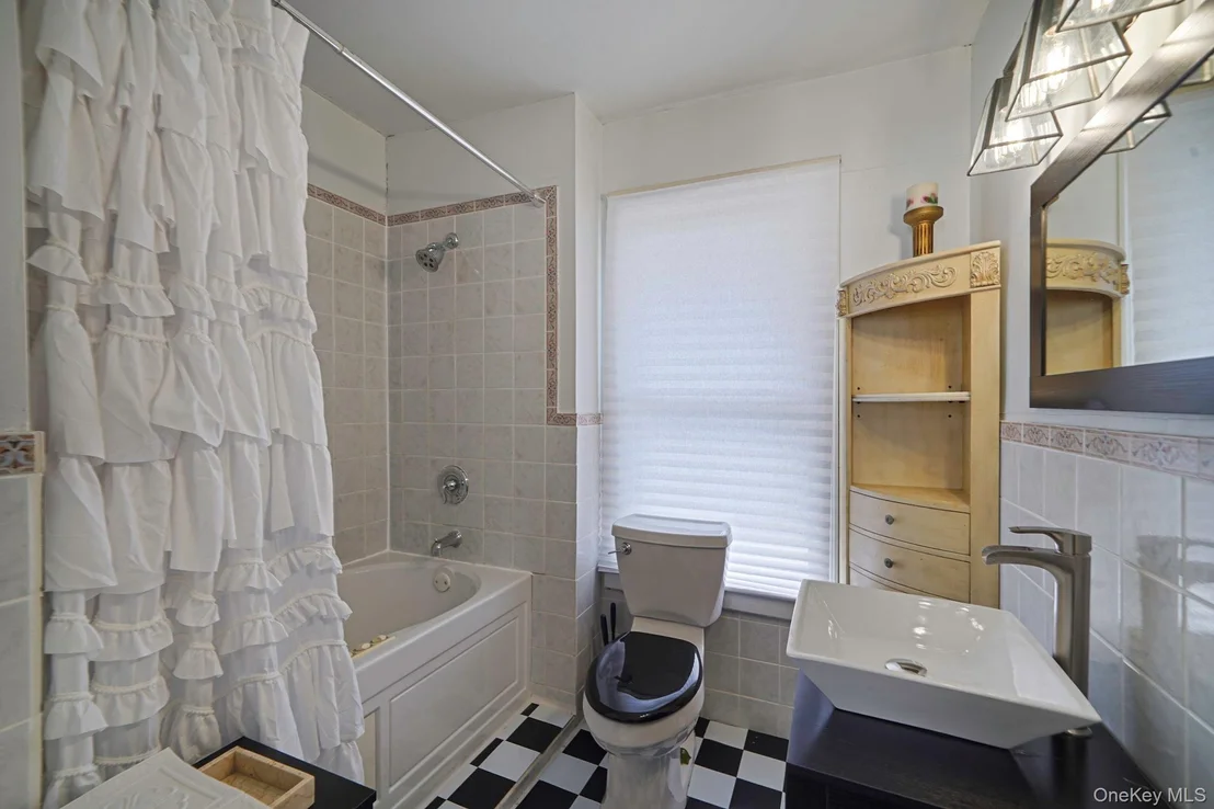 Photo of 74 Maple Avenue