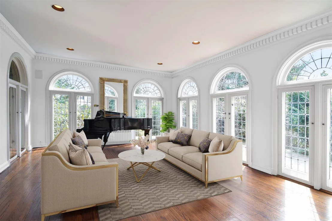 Photo of 1028 Esplanade