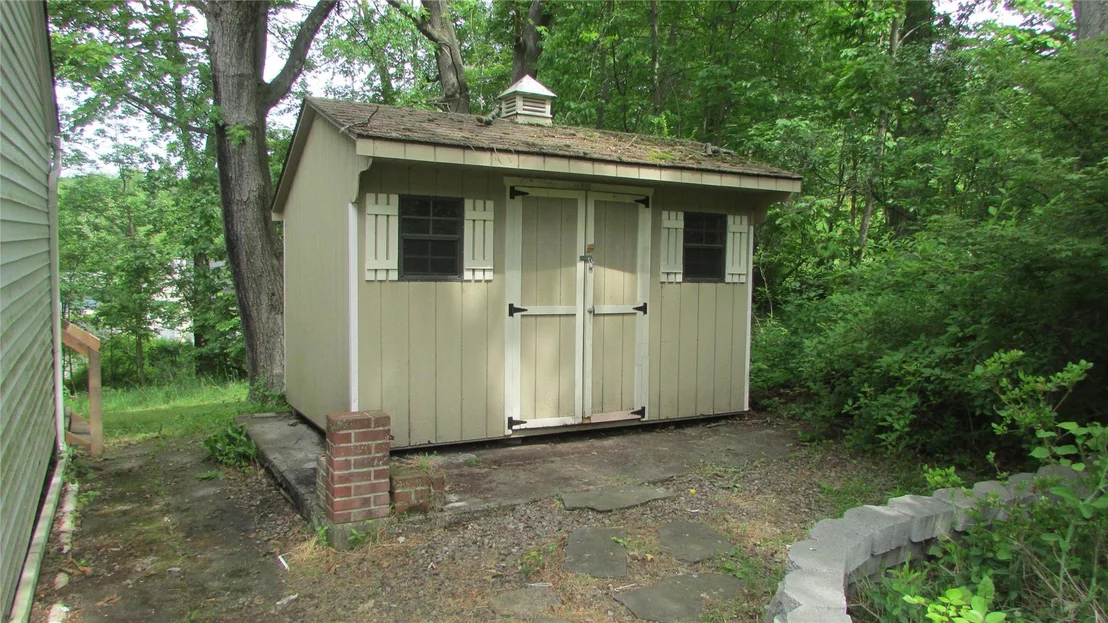 Photo of 231 Lakeview Road