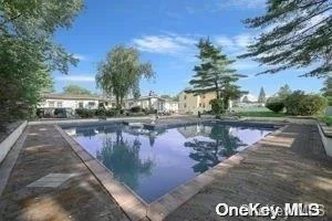 Photo of 320 Commack Road