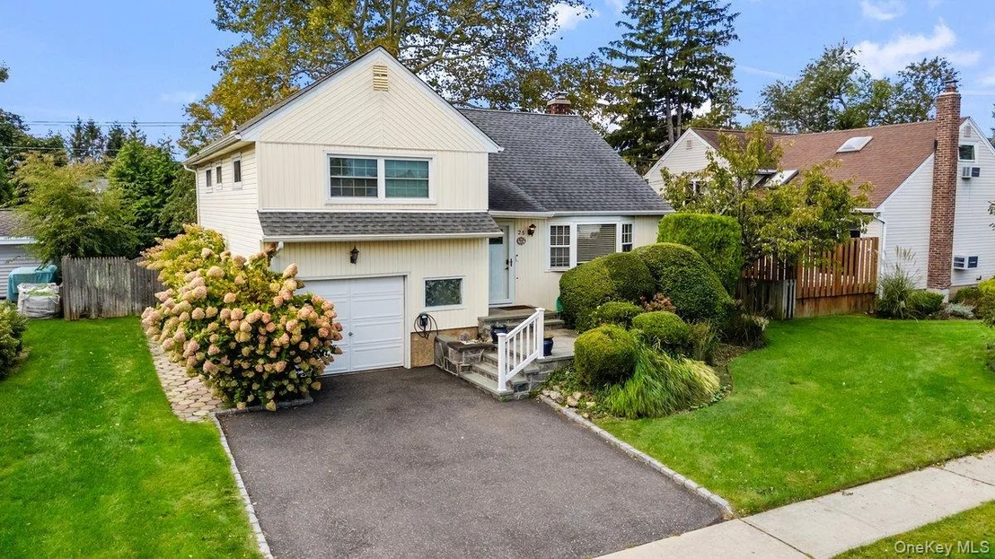 Photo of 25 Marilyn Boulevard