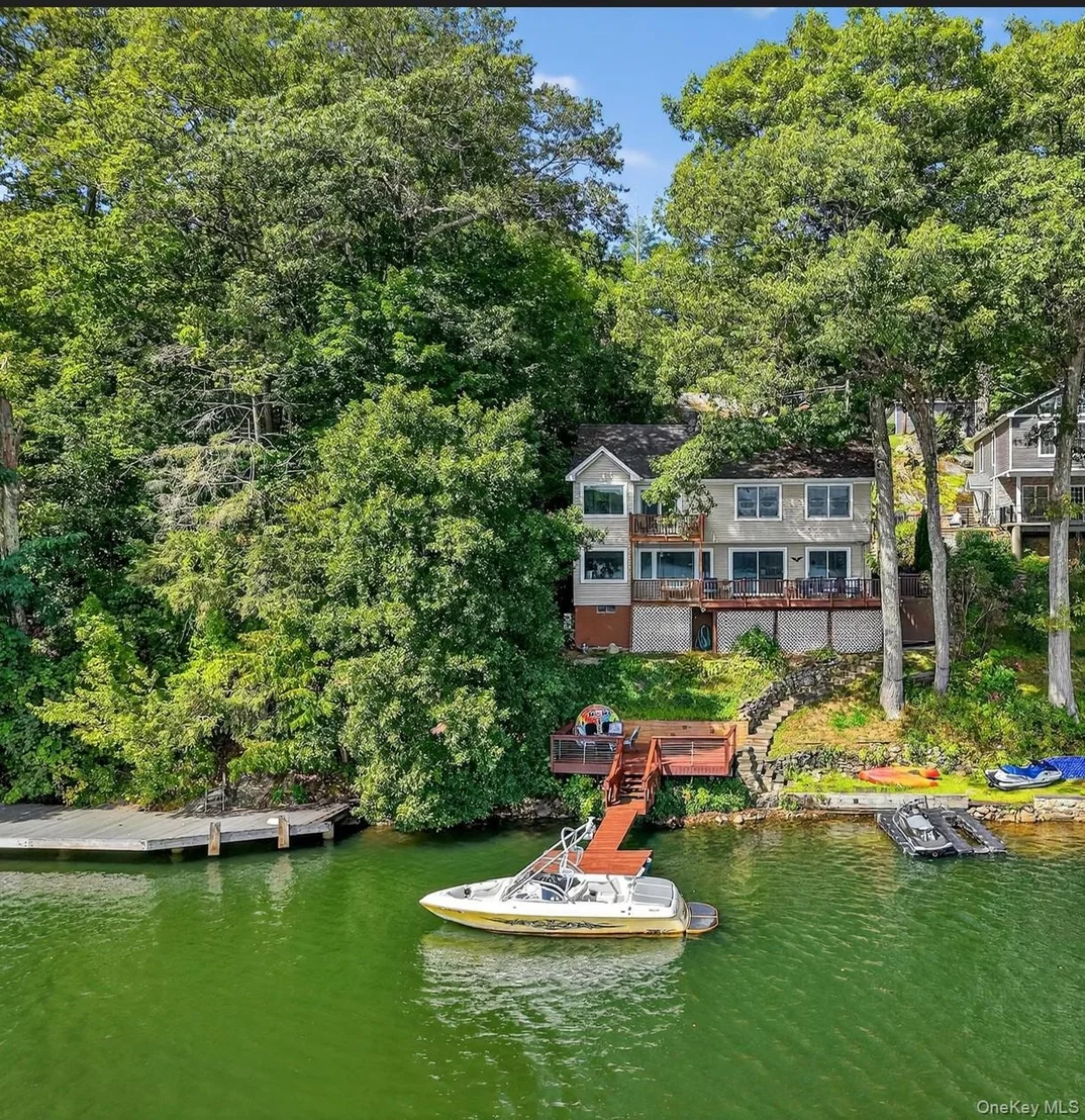 Photo of 60 LAKEVIEW DR