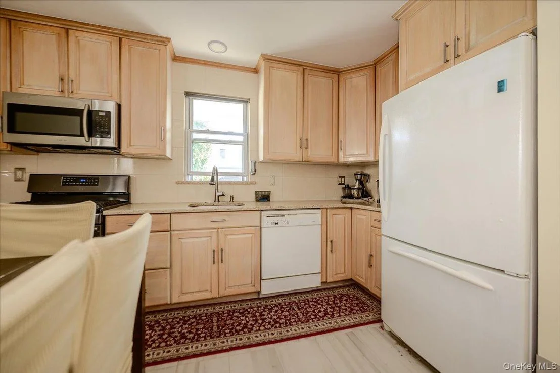 Photo of 950 Edison Avenue