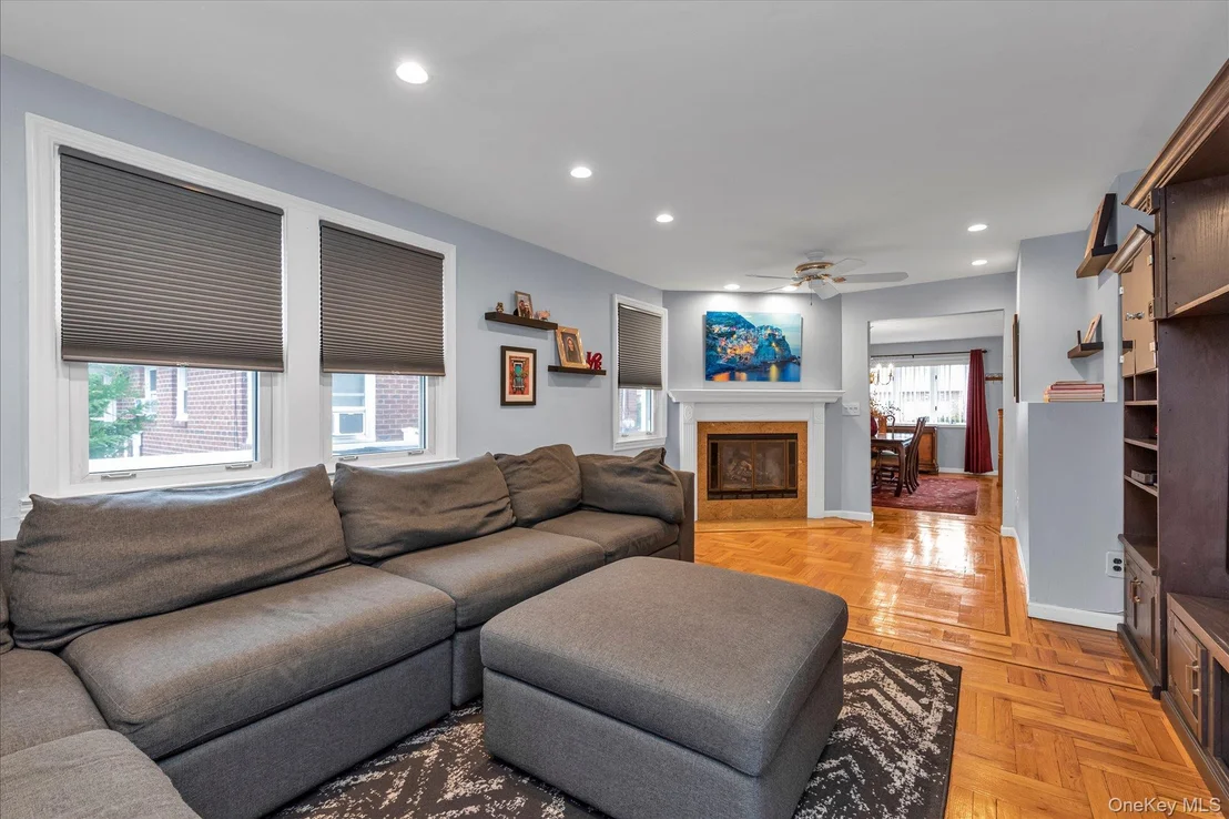 Photo of 865 Third Avenue