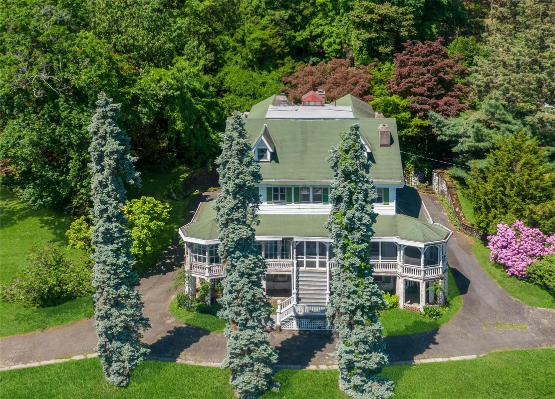 Photo of 225 River Road