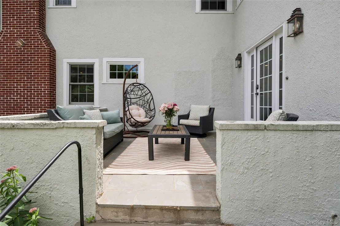 Photo of 347 Highbrook Avenue