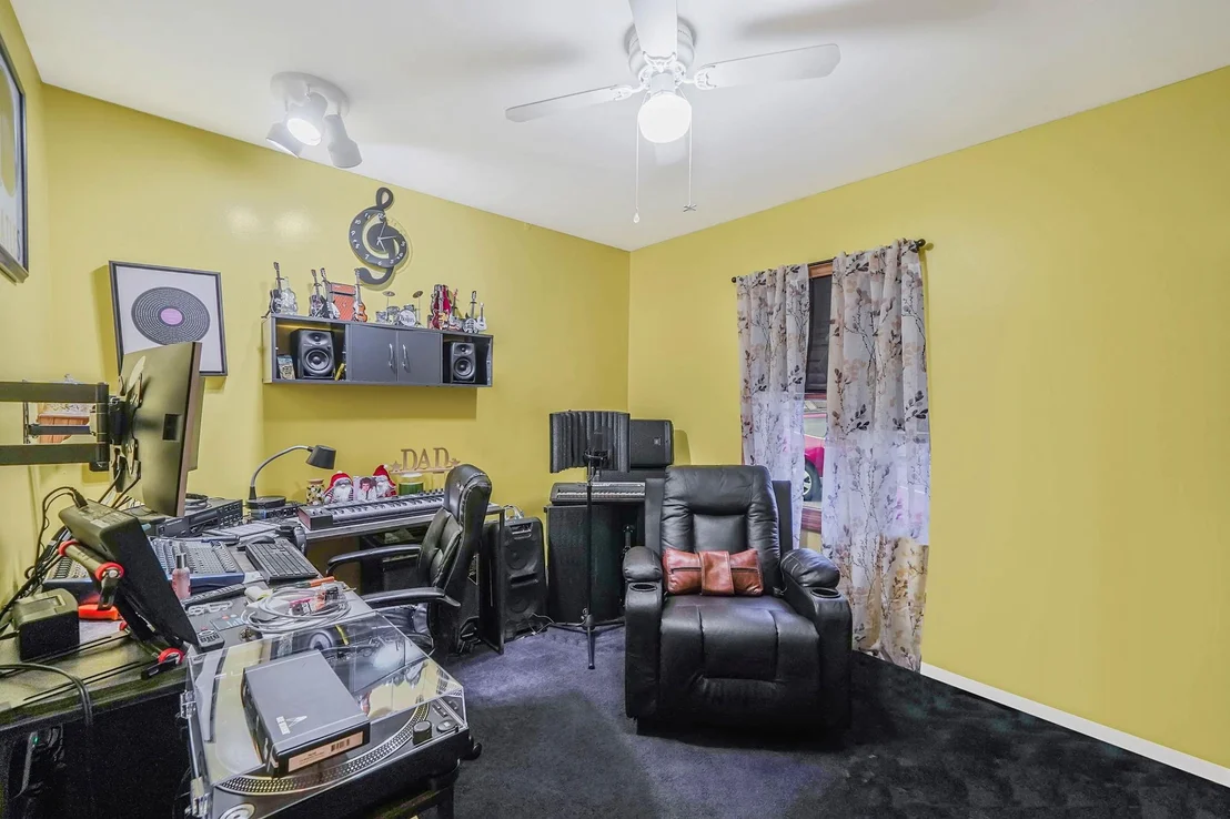 Photo of 48 Henry Avenue