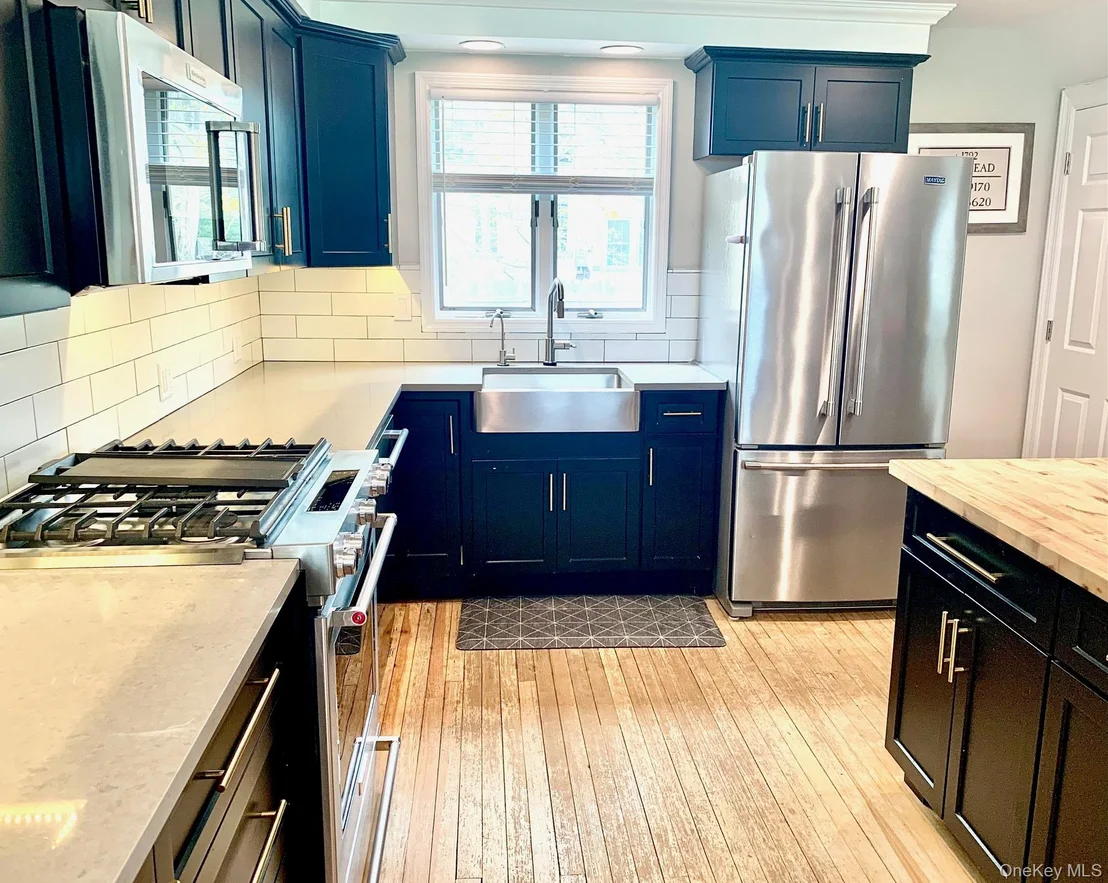 Photo of 435 Middle Road