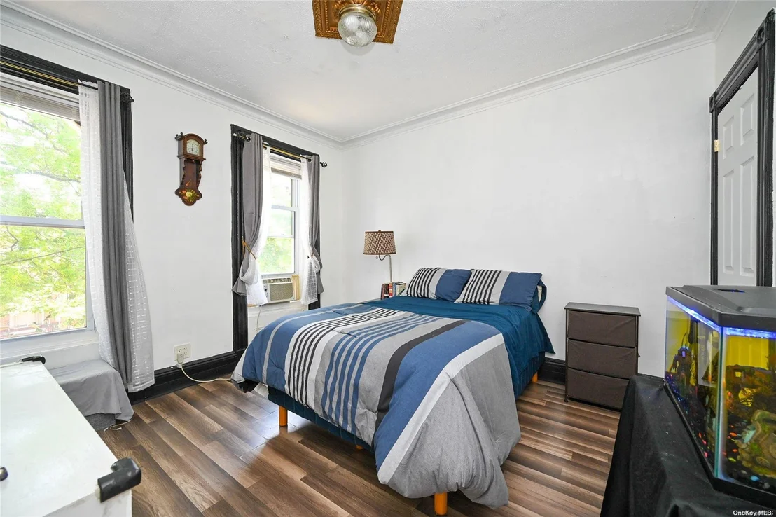 Photo of 468 Crescent Street