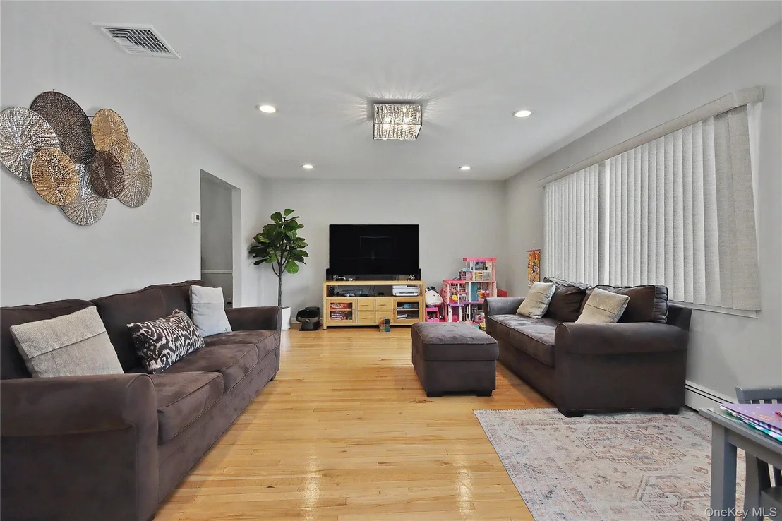 Photo of 14 Emerald Place