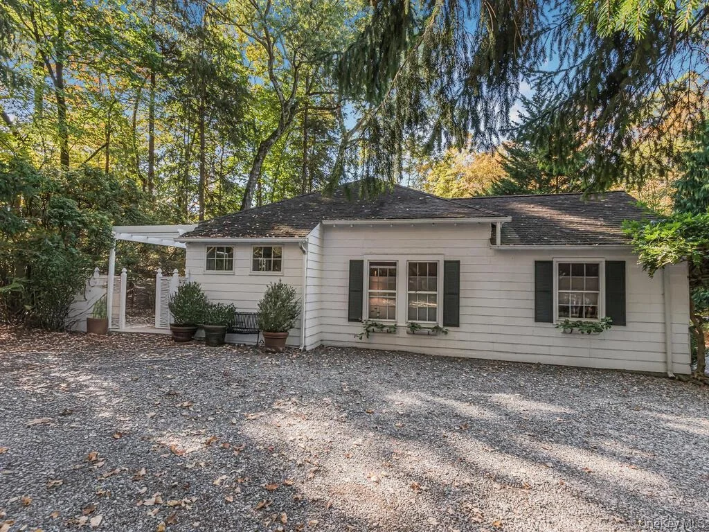 Photo of 105 Douglas Road