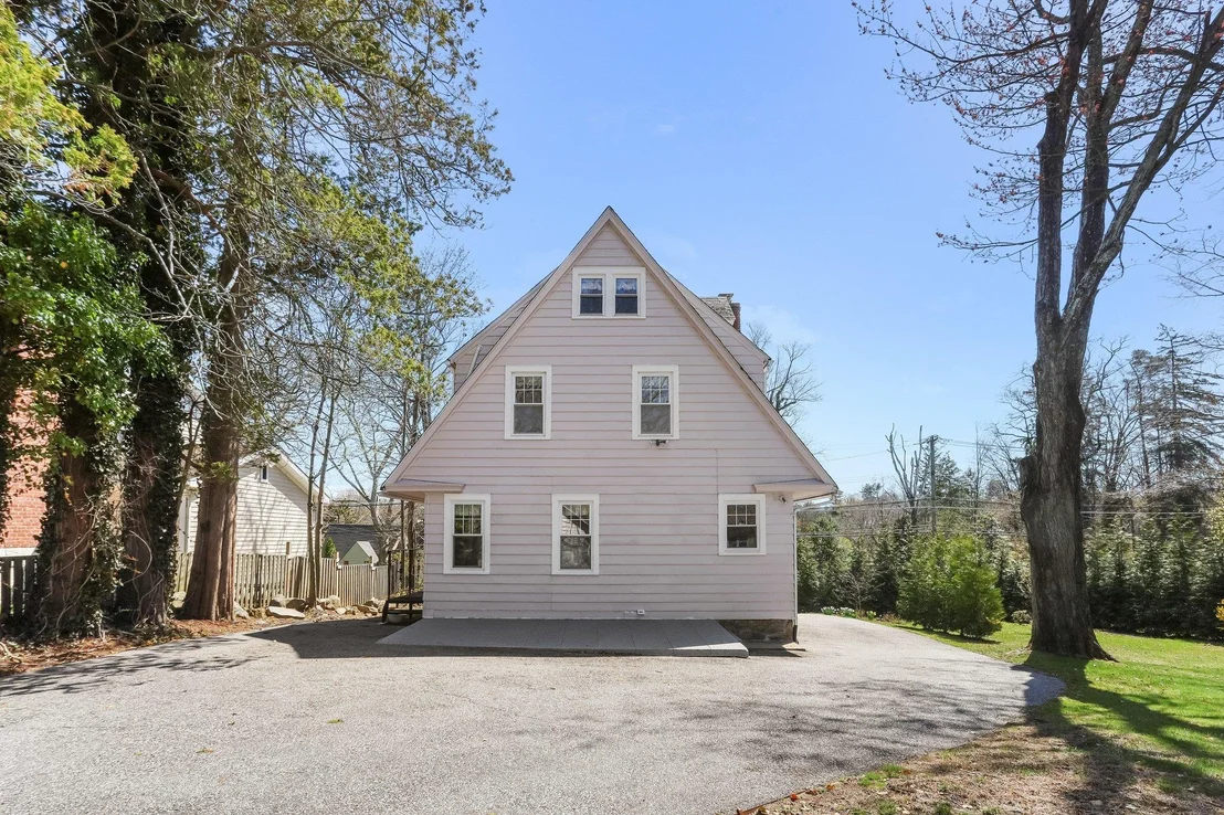 Photo of 1235 Post Road