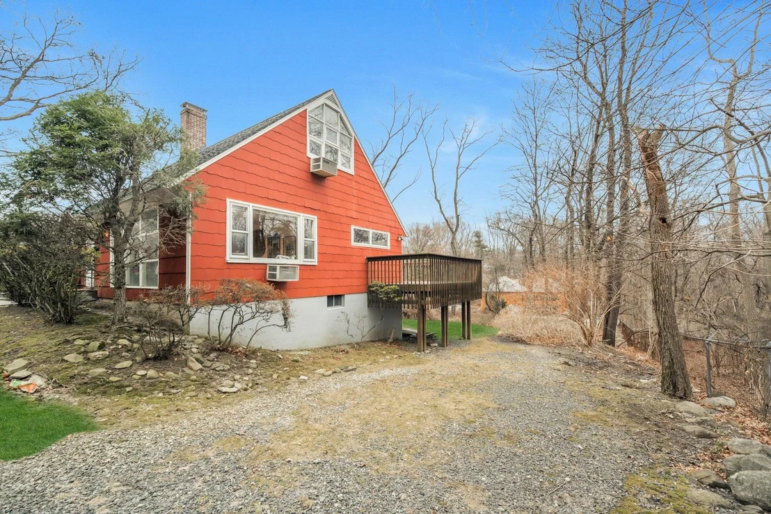 Photo of 180 N Hampton Drive