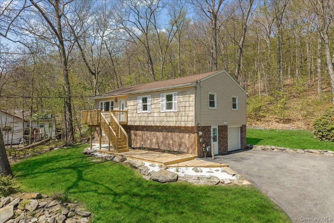 Photo of 1168 Lakes Road