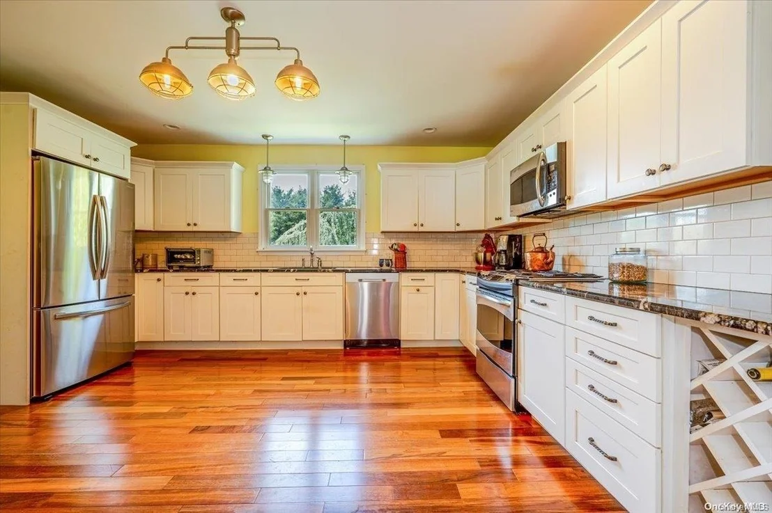 Photo of 238 Bay Avenue
