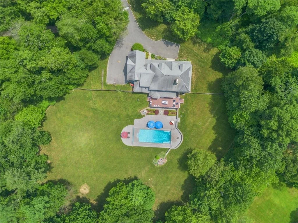 Photo of 696 Cross River Road