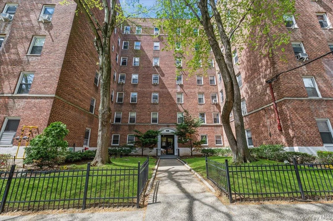 Photo of Unit 4D at 821 Bronx River Road