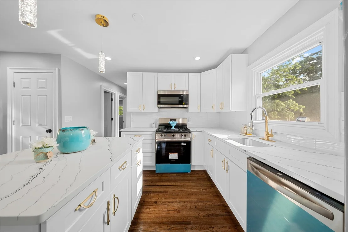 Photo of 38 Moffitt Boulevard