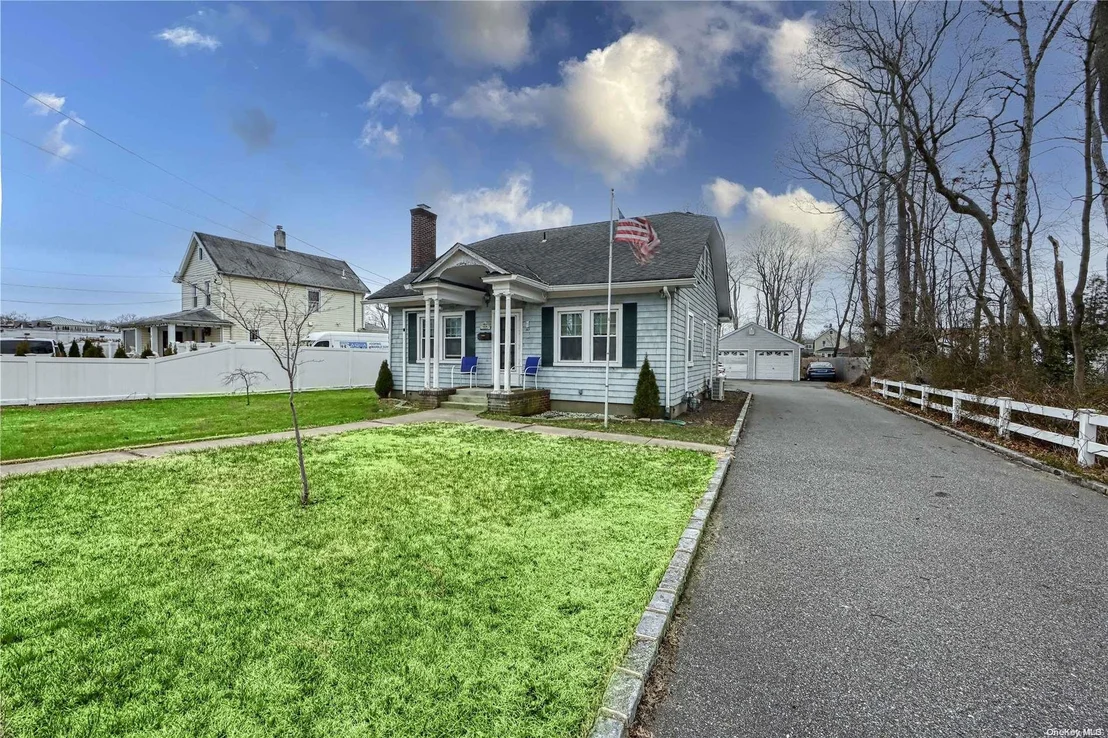 Photo of 44 Carleton Avenue