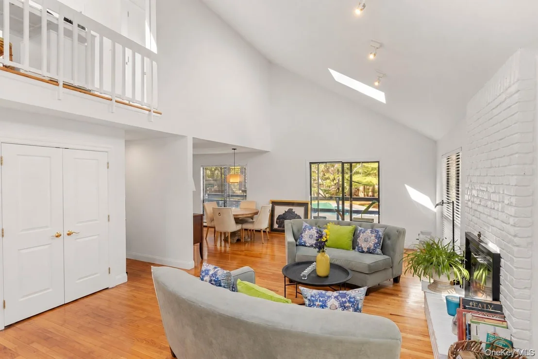 Photo of 37 Blue Jay Way