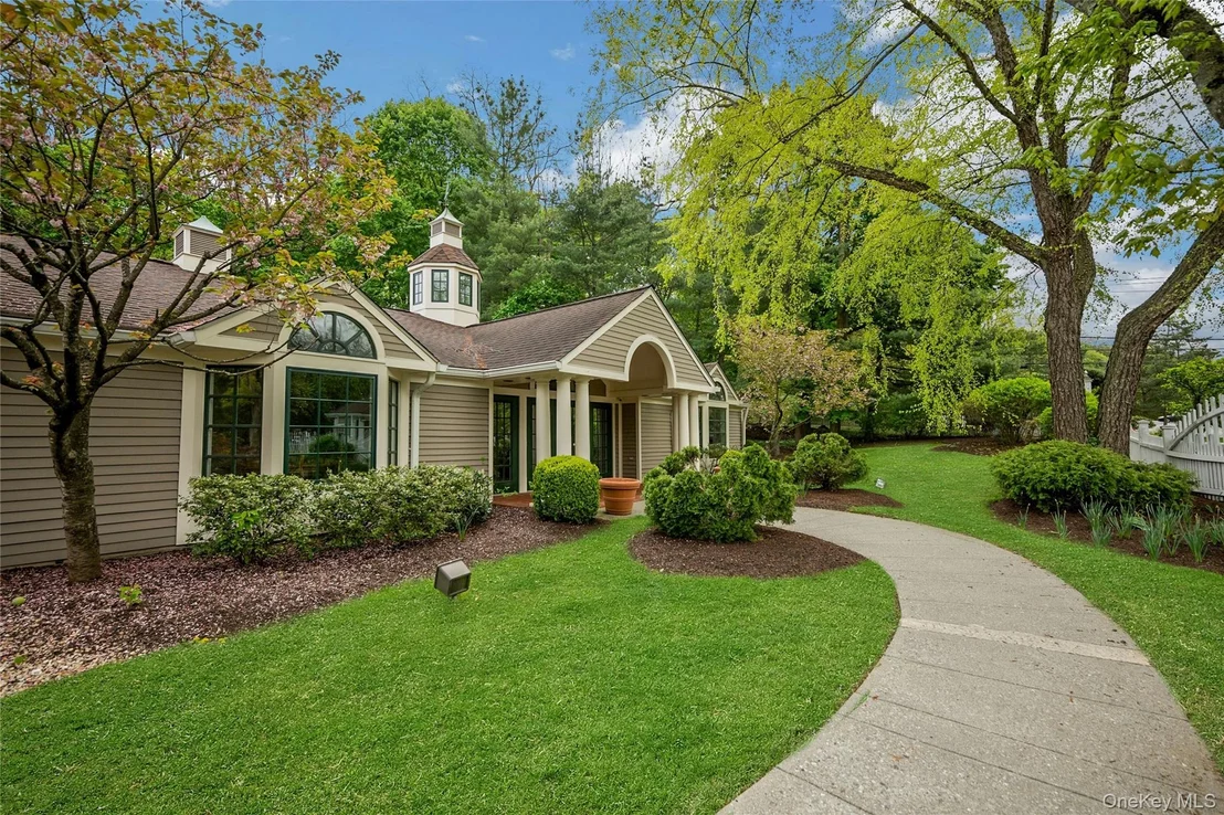 Photo of 1102 Pondside Drive