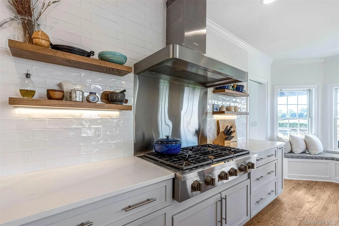 Photo of 350 Laurel Way
