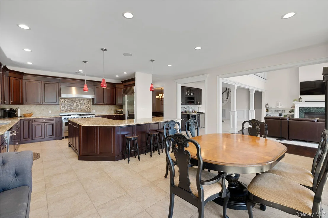 Photo of 65 W Bayberry Road