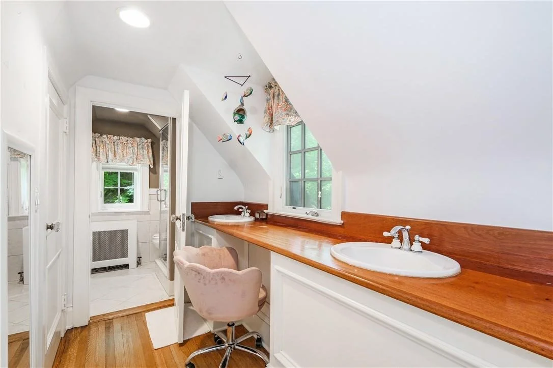 Photo of 8 Ridgewood Drive