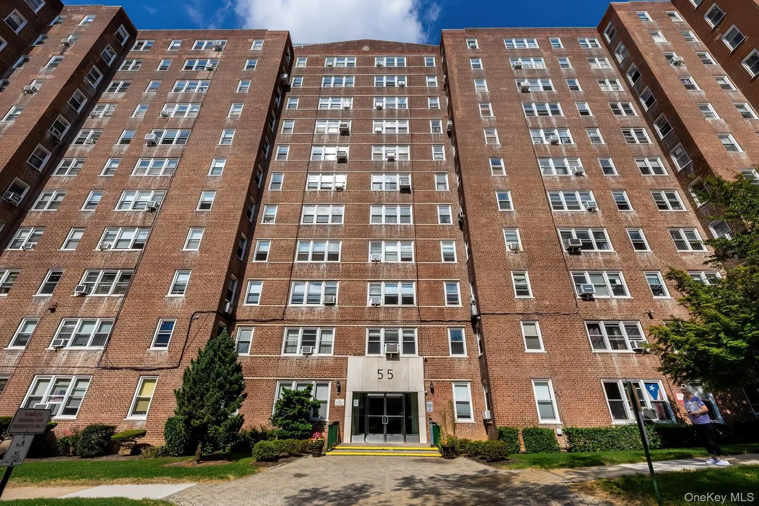 Photo of Unit 4E at 55 Knolls Crescent