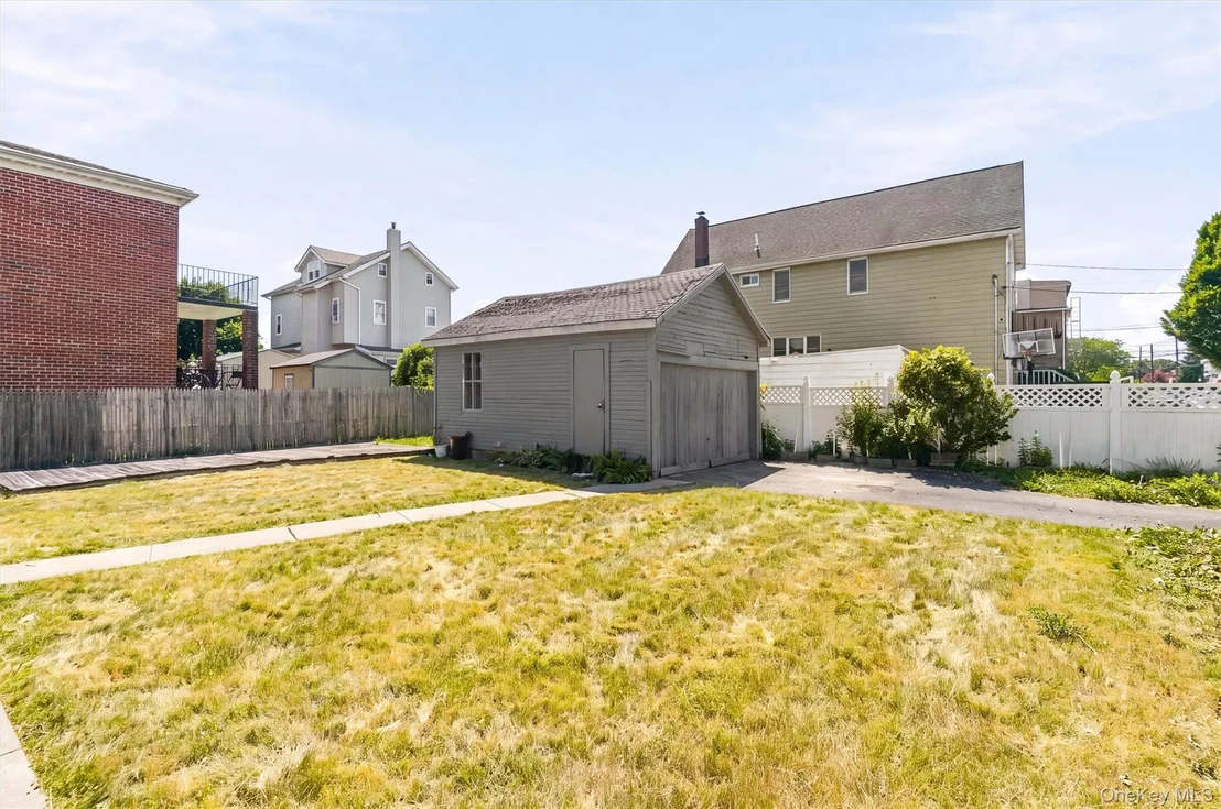 Photo of 2950 Randall Avenue
